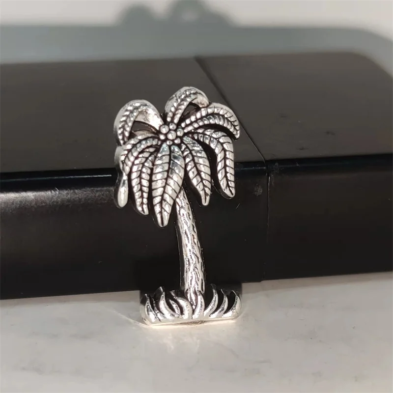 Men Accessories In Silver - Distintivo in lega fai-da-te a forma